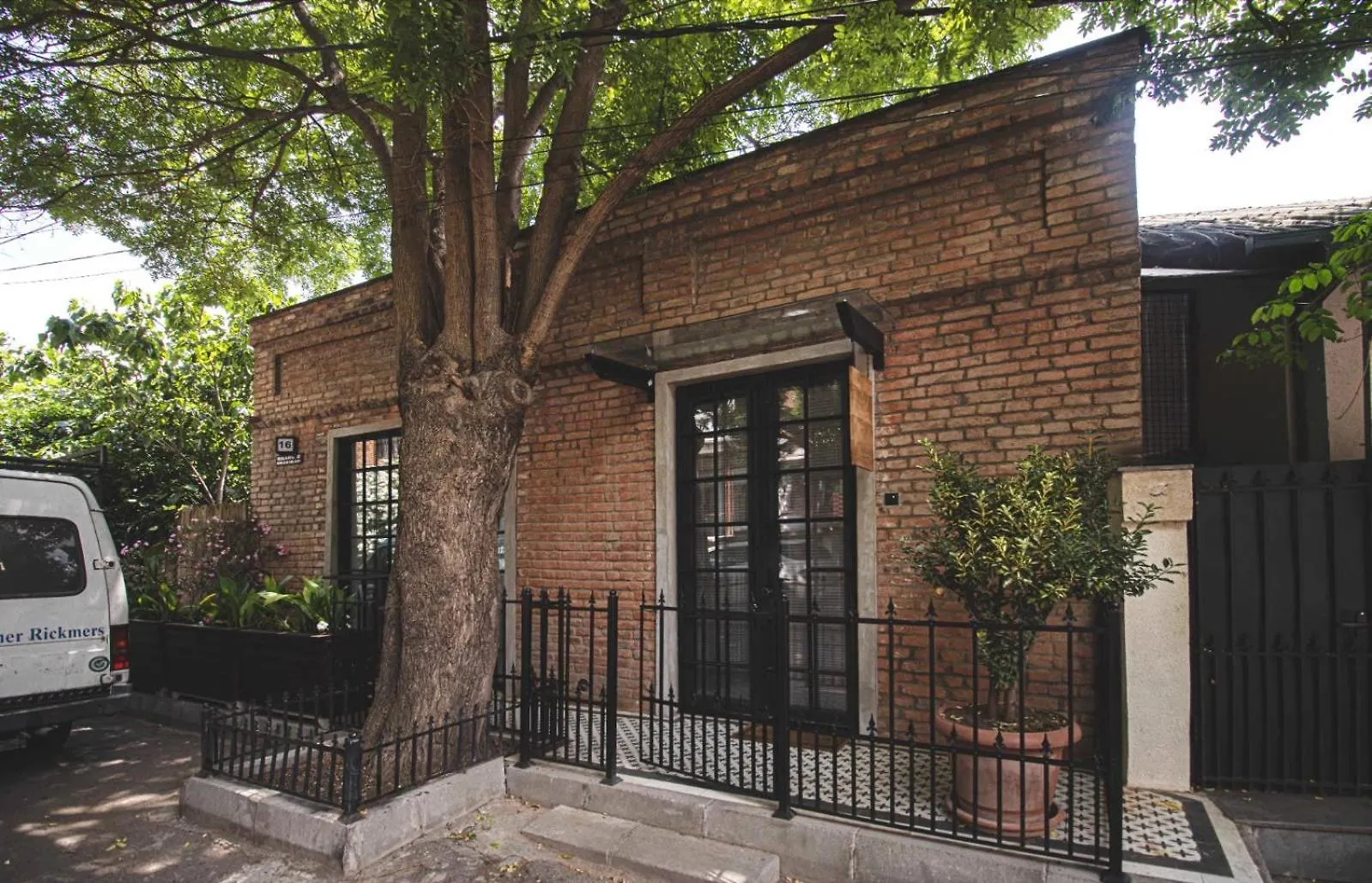 Charming Little Brick House In Tbilisi - By Wehost Villa Georgia